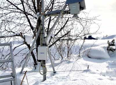 積雪地域の屋外観測機器に設置されたアルフィオパワー屋外用電源BOX